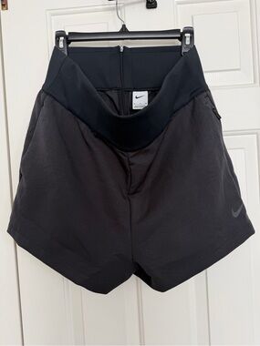 NWT Nike Women's XL Black High-Rise Tech Shorts